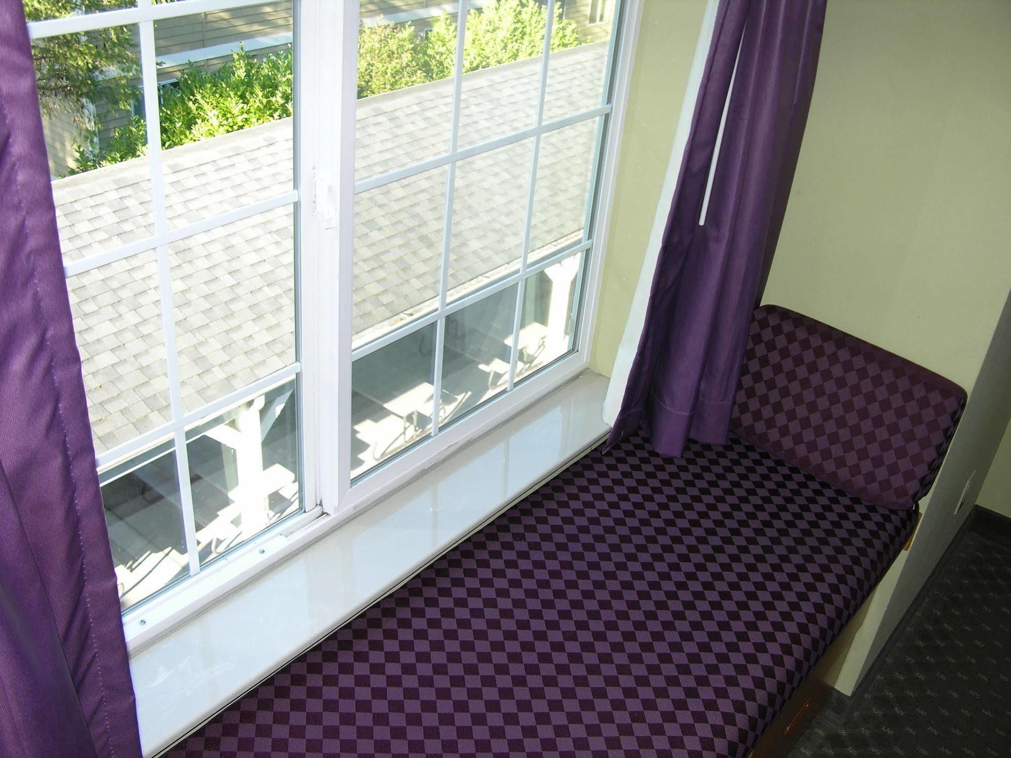 Stay Beyond Inn & Suites Elma ภายนอก รูปภาพ